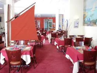 Hotel Les Gens De Mer Brest By Poppins